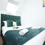 公寓 Palmers Place By N And N Worker Friendly In Bradley Stoke With Private Parking And Fast Wifi, Long Welcome 布里斯托