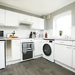 Palmers Place By N And N Worker Friendly In Bradley Stoke With Private Parking And Fast Wifi, Long Welcome Bristol