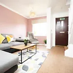 公寓 Palmers Place By N And N Worker Friendly In Bradley Stoke With Private Parking And Fast Wifi, Long Welcome 布里斯托