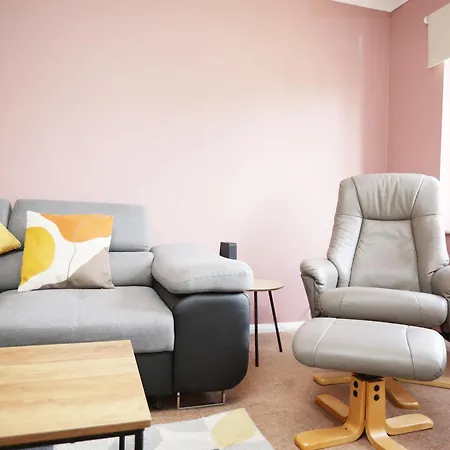 Palmers Place By N And N Worker Friendly In Bradley Stoke With Private Parking And Fast Wifi, Long Welcome