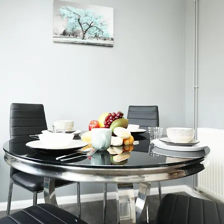 Palmers Place By N And N Worker Friendly In Bradley Stoke With Private Parking And Fast Wifi, Long Welcome