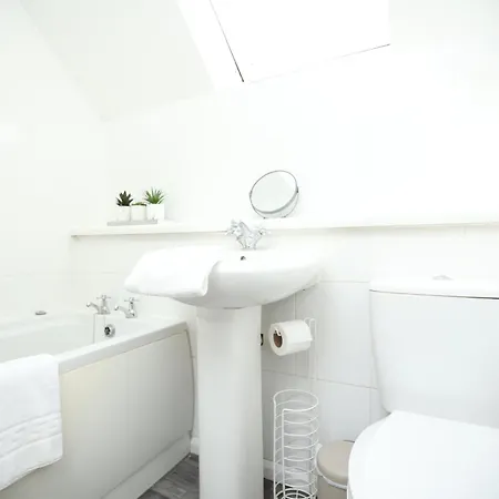 Palmers Place By N And N Worker Friendly In Bradley Stoke With Private Parking And Fast Wifi, Long Welcome Appartement *