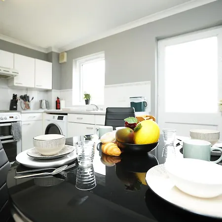 Appartement Palmers Place By N And N Worker Friendly In Bradley Stoke With Private Parking And Fast Wifi, Long Welcome
