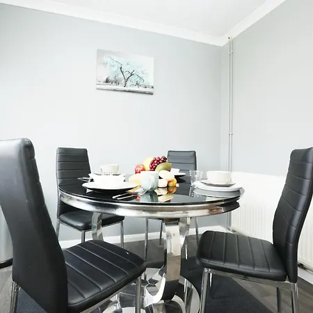 Palmers Place By N And N Worker Friendly In Bradley Stoke With Private Parking And Fast Wifi, Long Welcome Appartement *