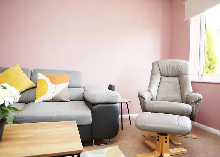 Palmers Place By N And N Worker Friendly In Bradley Stoke With Private Parking And Fast Wifi, Long Welcome