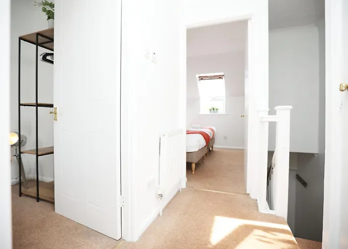 Apartman Palmers Place By N And N Worker Friendly In Bradley Stoke With Private Parking And Fast Wifi, Long Welcome *