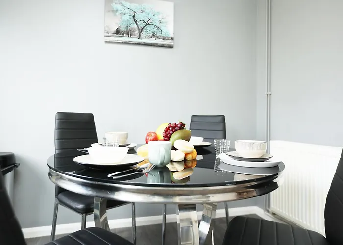 Palmers Place By N And N Worker Friendly In Bradley Stoke With Private Parking And Fast Wifi, Long Welcome