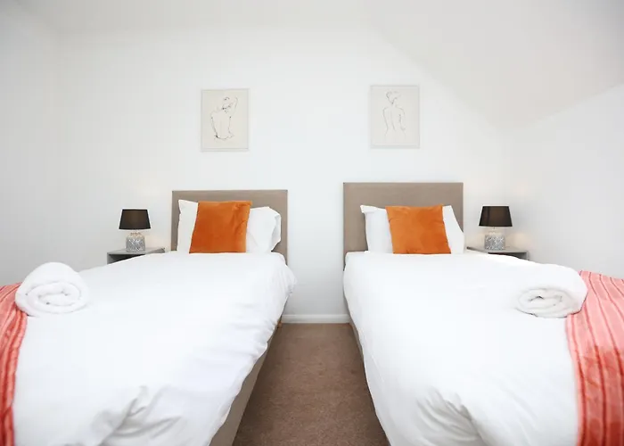 Palmers Place By N And N Worker Friendly In Bradley Stoke With Private Parking And Fast Wifi, Long Welcome