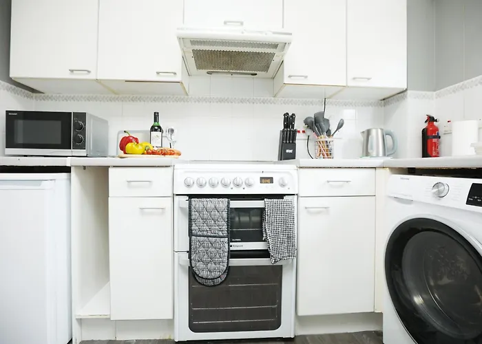 Palmers Place By N And N Worker Friendly In Bradley Stoke With Private Parking And Fast Wifi, Long Welcome