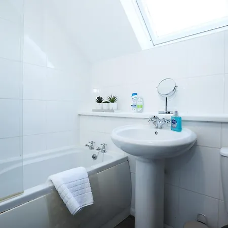 Palmers Place By N And N Stays, Great Location Close To Aztec West And Main Travel Routes, Perfect For Workers, Contractors Or A Short Break, Great Disc For Long Available