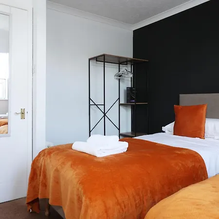 Palmers Place By N And N Stays, Great Location Close To Aztec West And Main Travel Routes, Perfect For Workers, Contractors Or A Short Break, Great Disc For Long Available * Bristol