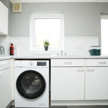 Worker Friendly In Bradley Stoke With Private Parking *