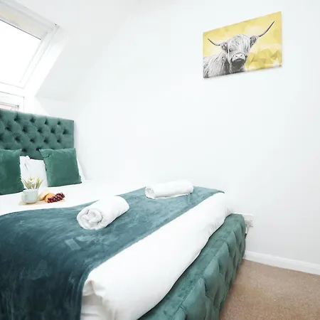 Apartment Palmers Place By N And N Worker Friendly In Bradley Stoke With Private Parking And Fast Wifi, Long Welcome *