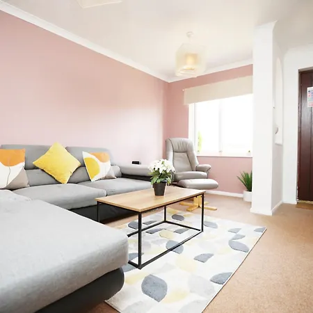 Apartment Palmers Place By N And N Worker Friendly In Bradley Stoke With Private Parking And Fast Wifi, Long Welcome