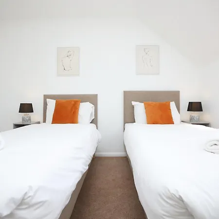 Palmers Place By N And N Worker Friendly In Bradley Stoke With Private Parking And Fast Wifi, Long Welcome