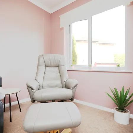 Worker Friendly In Bradley Stoke With Private Parking 아파트