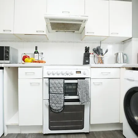 Palmers Place By N And N Worker Friendly In Bradley Stoke With Private Parking And Fast Wifi, Long Welcome